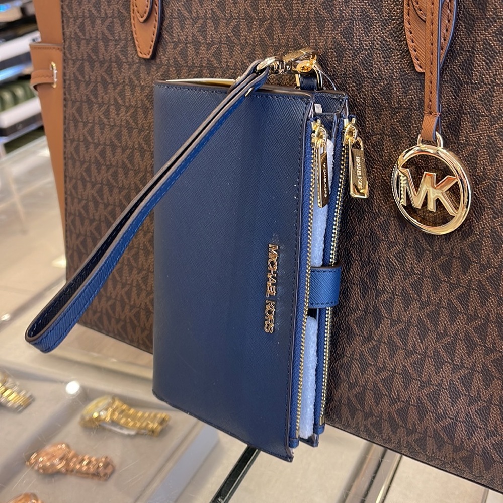 MICHAEL KORS LARGE DOUBLE ZIP WRISTLET WALLET PHONE CASE 
Navy 
NWT - Picture 4 of 16